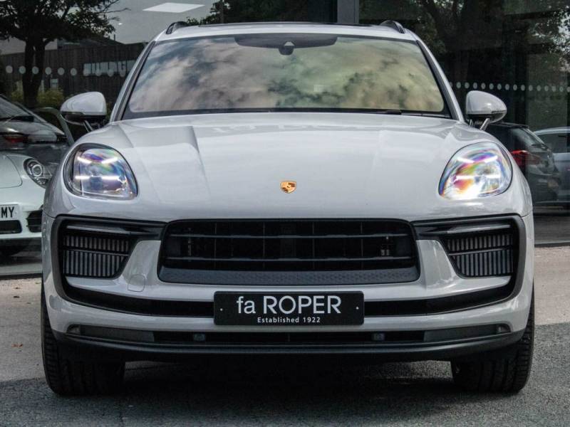 Porsche Macan   Registered:2022(22)