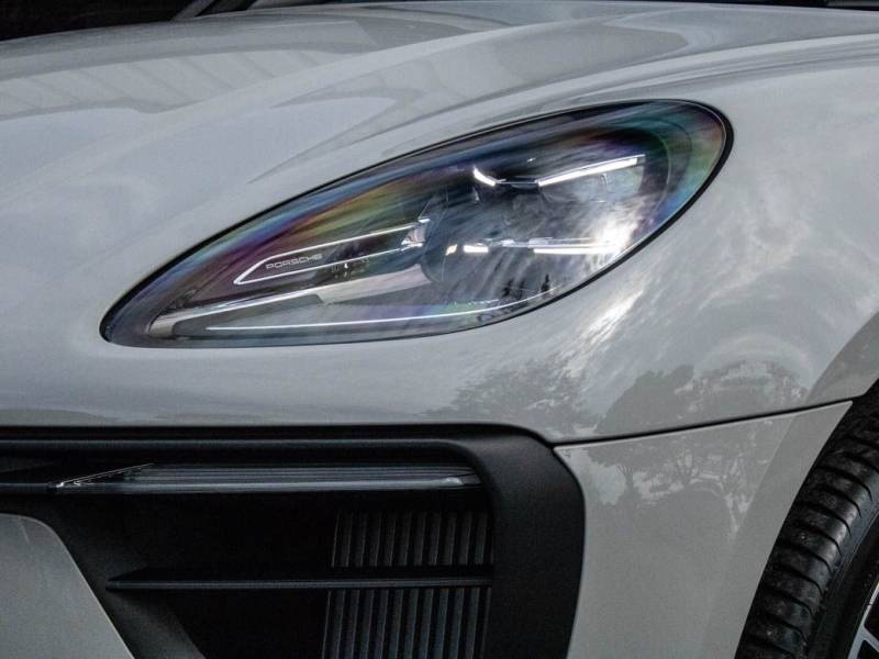 Porsche Macan   Registered:2022(22)