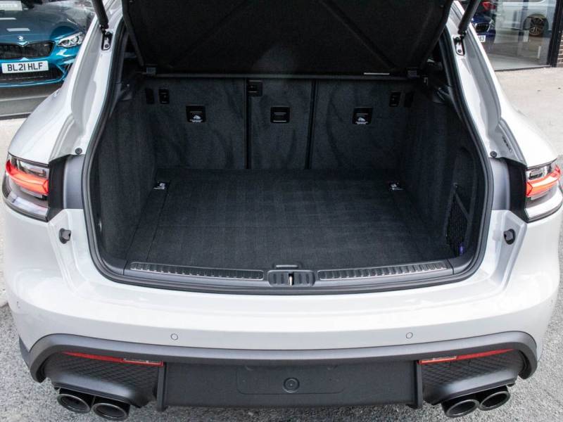 Porsche Macan   Registered:2022(22)