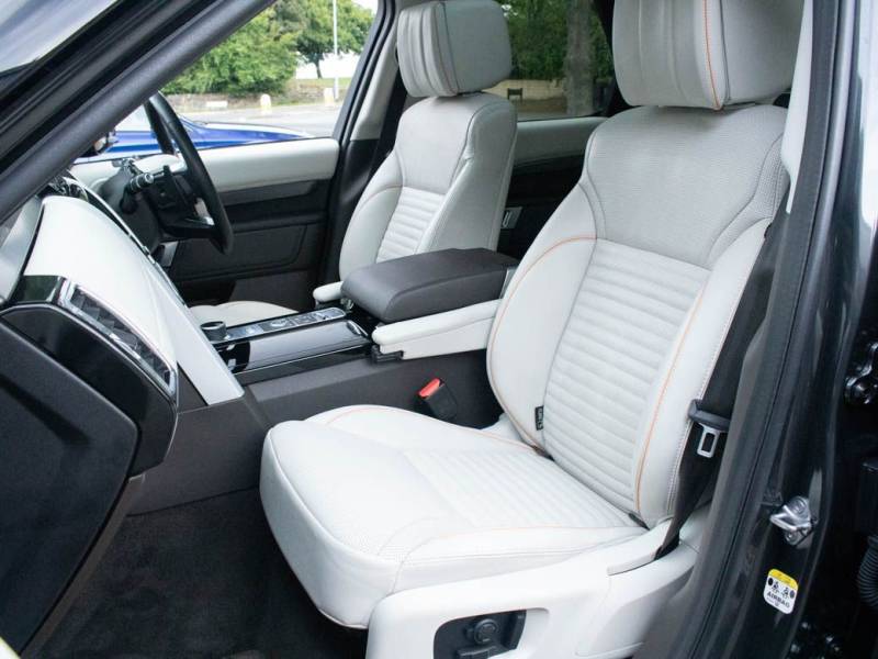 Land Rover Discovery   Registered:2018(68)