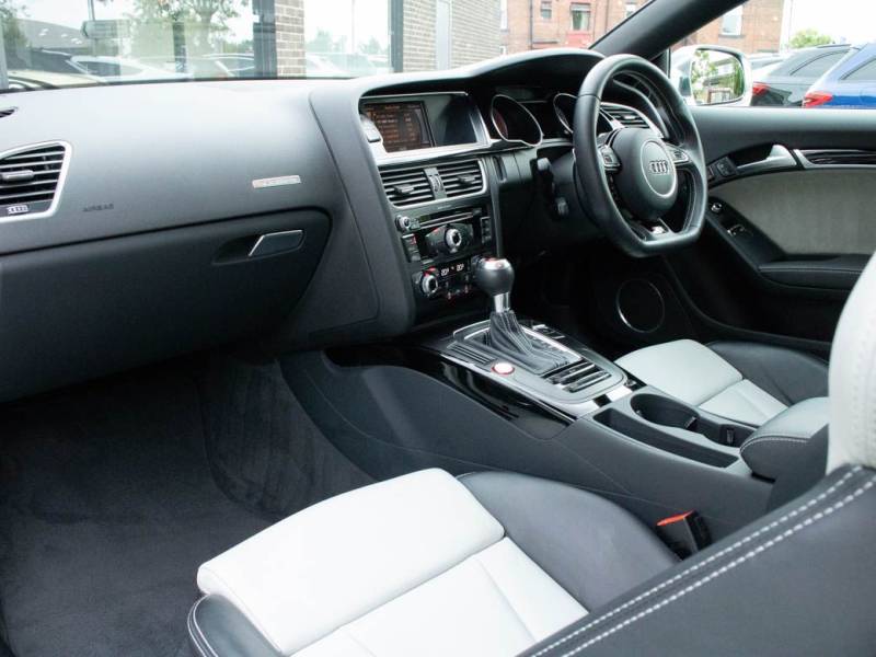 Audi S5   Registered:2016(16)