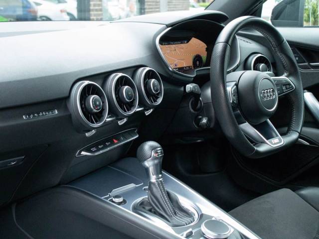 2017 Audi TT 2.0T FSI quattro Black Edition S tronic 230ps