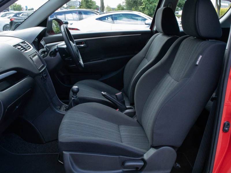 Suzuki Swift   Registered:2016(16)