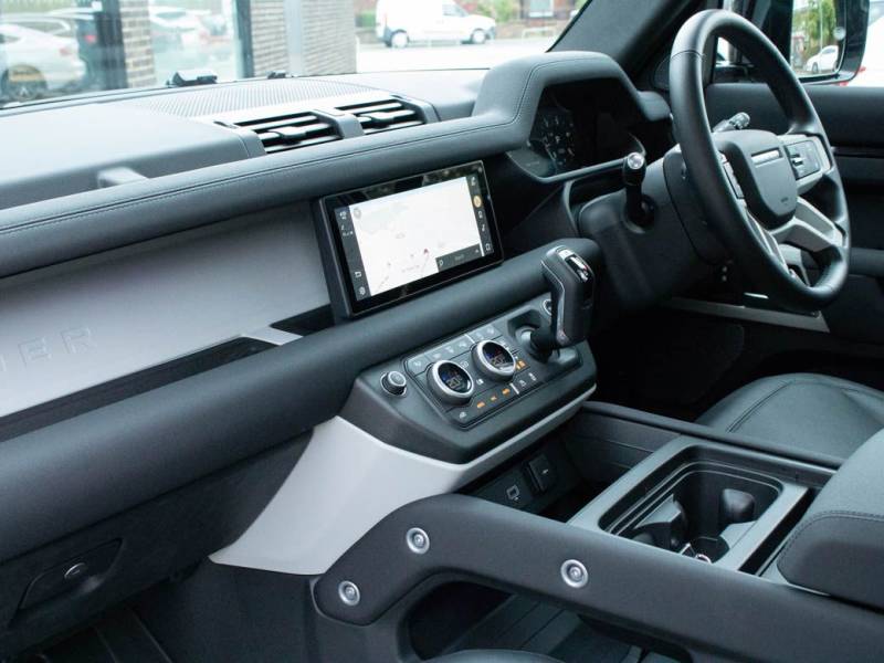 Land Rover Defender   Registered:2022(22)