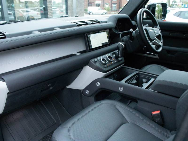 Land Rover Defender   Registered:2022(22)