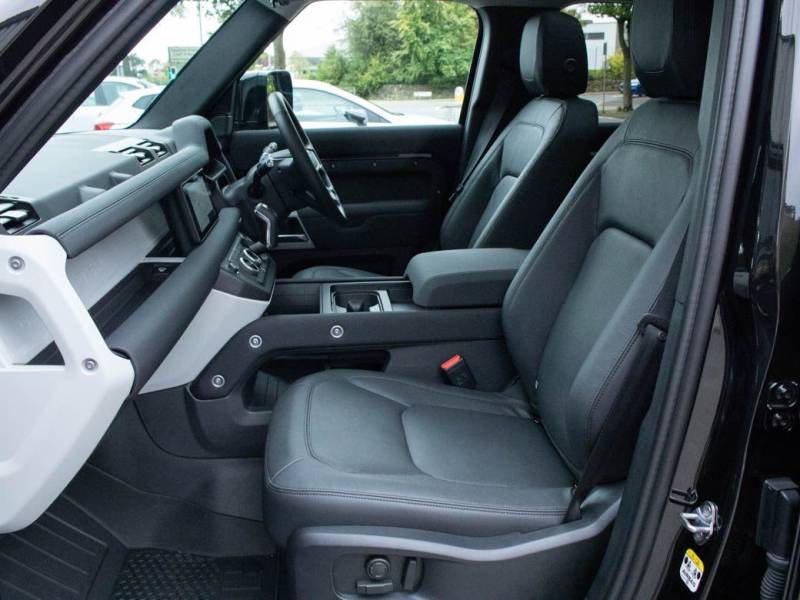 Land Rover Defender   Registered:2022(22)