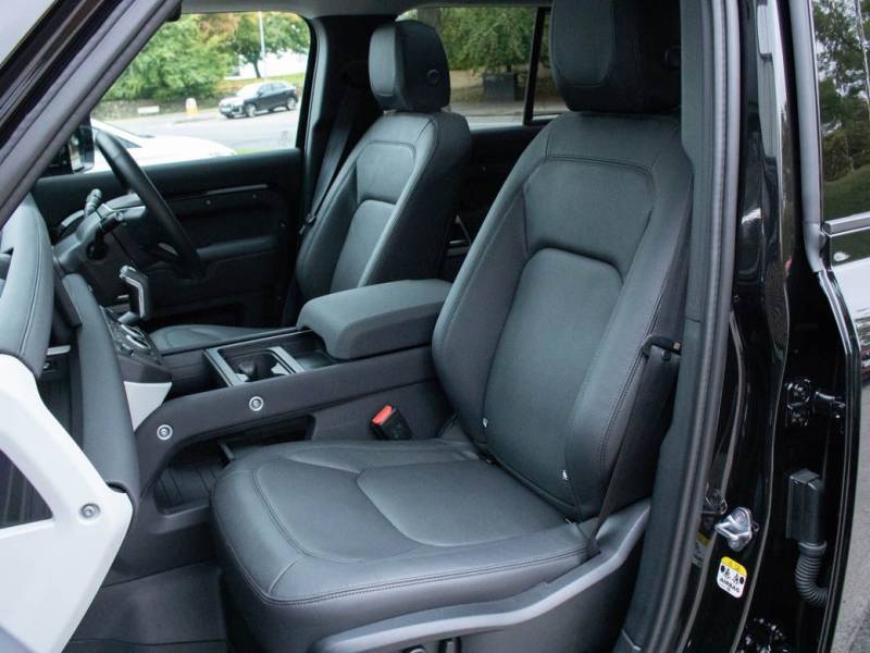 Land Rover Defender   Registered:2022(22)