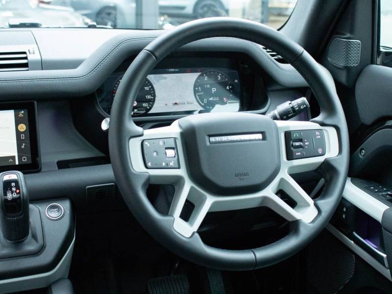 Land Rover Defender   Registered:2022(22)