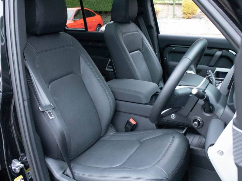 Land Rover Defender   Registered:2022(22)