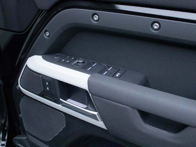 Land Rover Defender   Registered:2022(22)