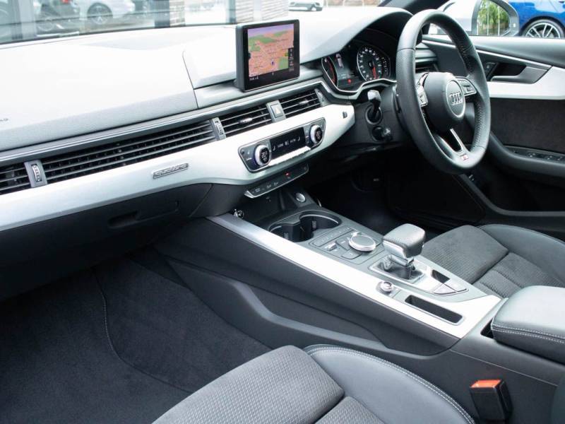 Audi A4 Avant   Registered:2019(19)