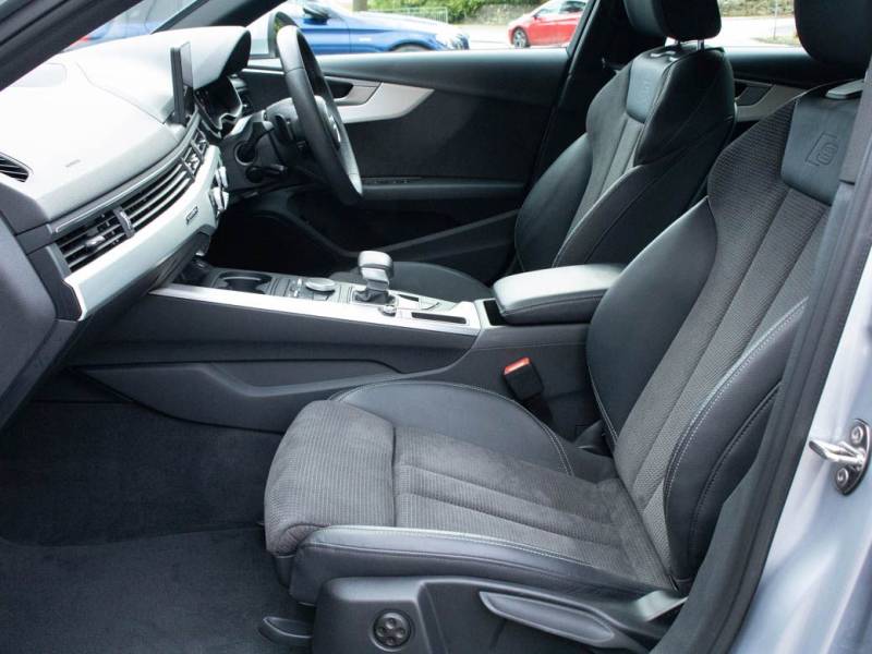 Audi A4 Avant   Registered:2019(19)