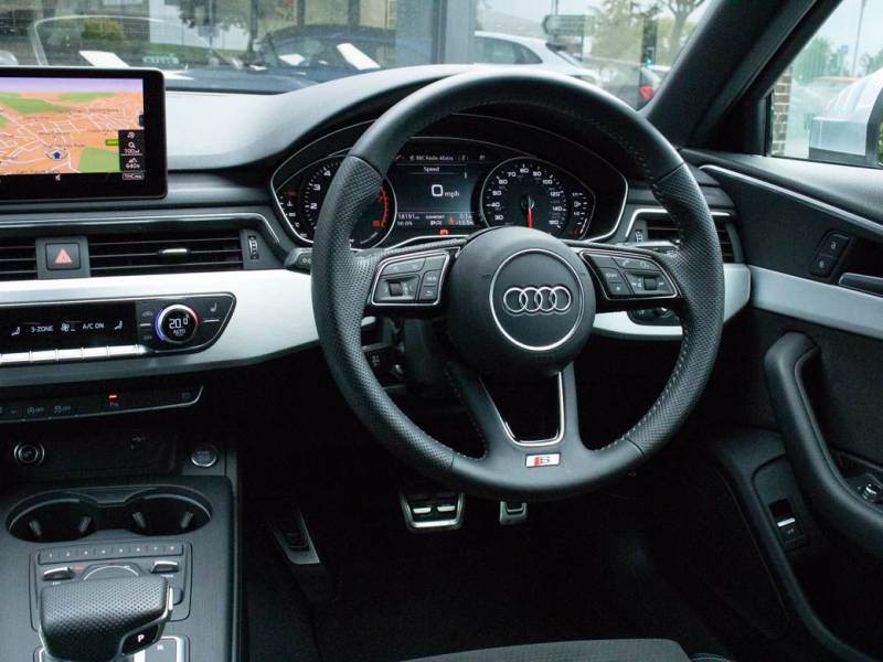 Audi A4 Avant   Registered:2019(19)