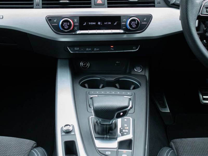 Audi A4 Avant   Registered:2019(19)