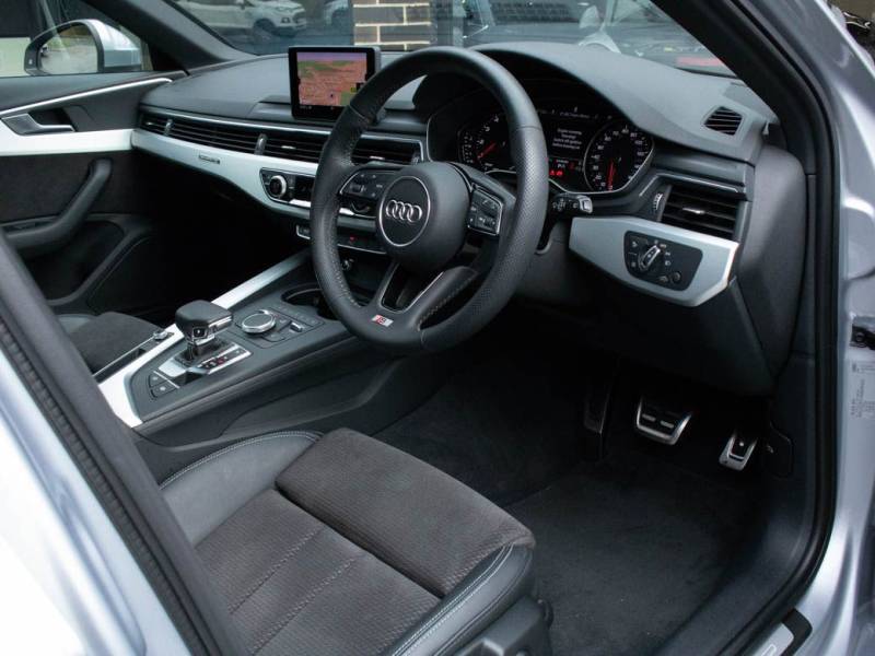 Audi A4 Avant   Registered:2019(19)