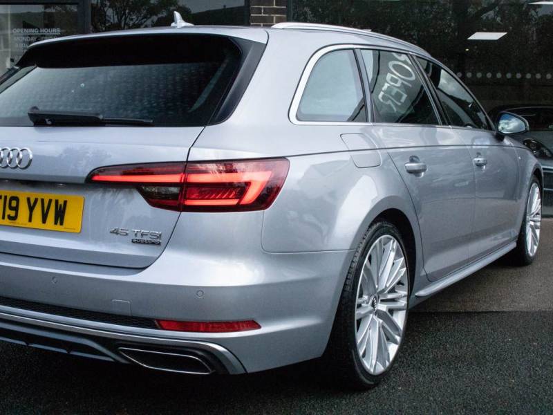 Audi A4 Avant   Registered:2019(19)