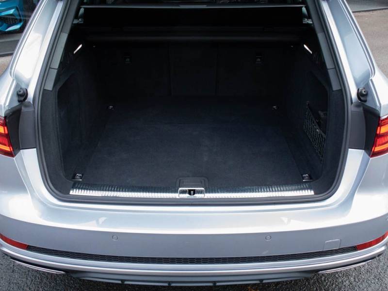 Audi A4 Avant   Registered:2019(19)