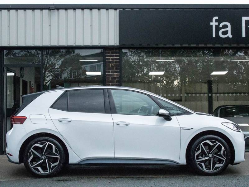 Volkswagen ID.3   Registered:2020(70)