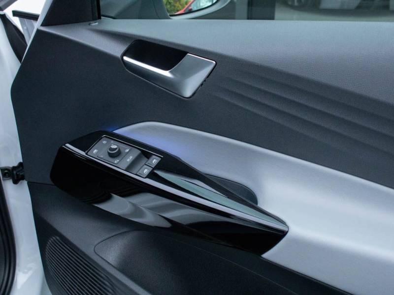 Volkswagen ID.3   Registered:2020(70)