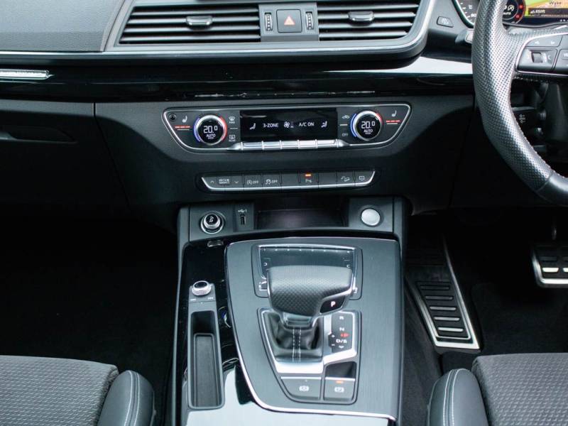 Audi Q5   Registered:2019(19)