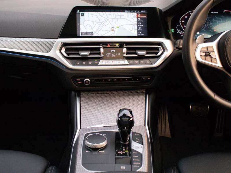 BMW 3 Series   Registered:2021(21)