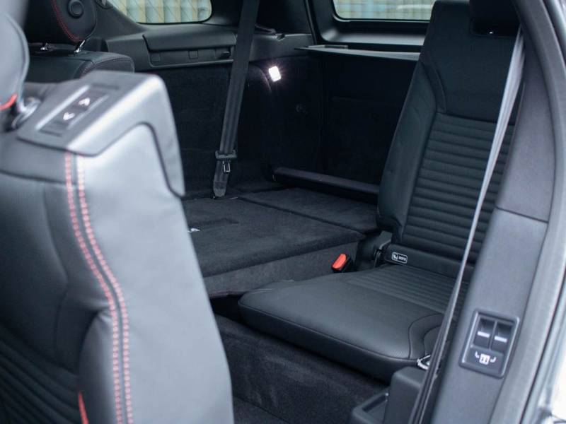 Land Rover Discovery   Registered:2018(68)