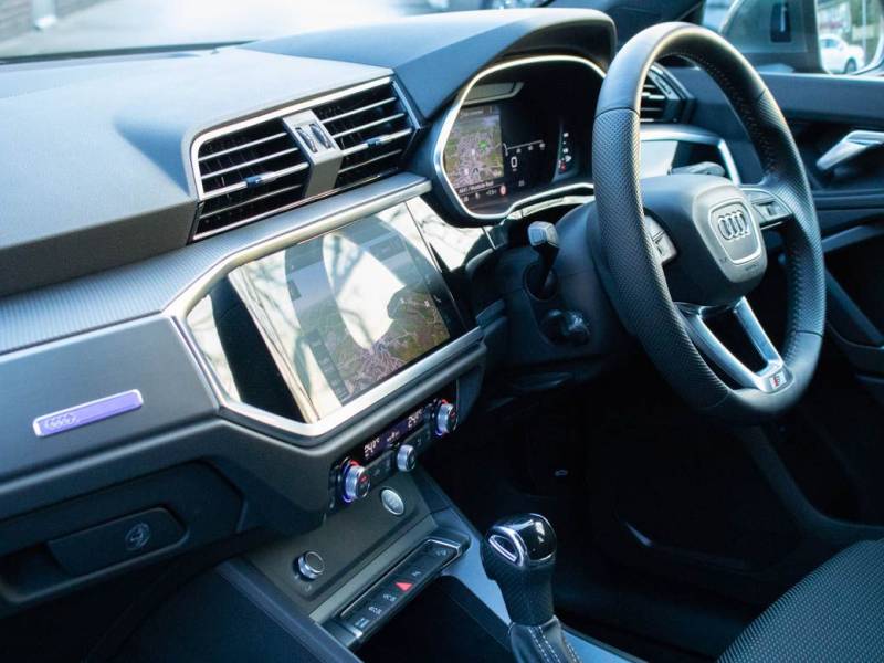 Audi Q3   Registered:2019(69)