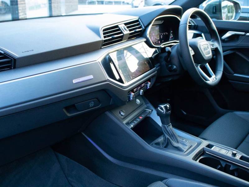 Audi Q3   Registered:2019(69)