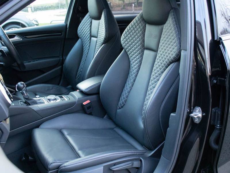 Audi A3   Registered:2016(16)