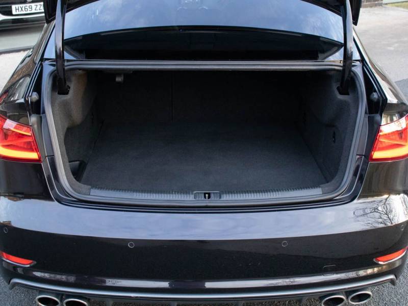 Audi A3   Registered:2016(16)