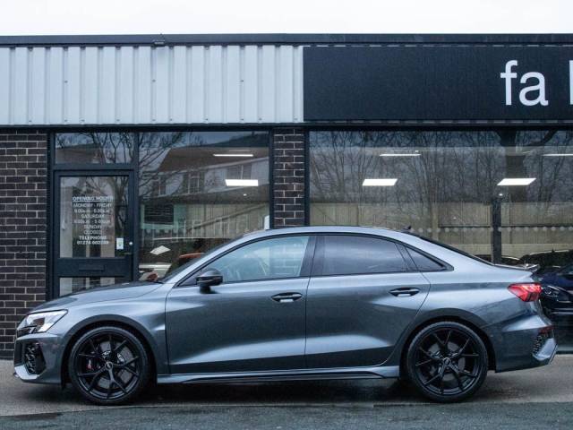 2022 Audi RS3 2.5 TFSI Carbon Black Edition quattro S tronic 400ps