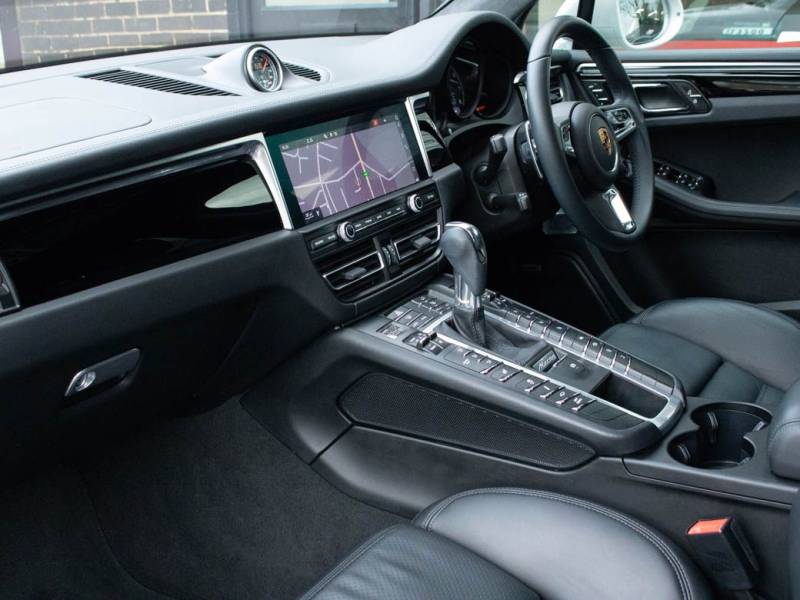 Porsche Macan   Registered:2021(21)