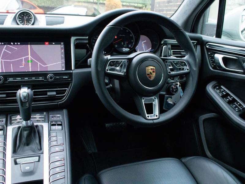 Porsche Macan   Registered:2021(21)