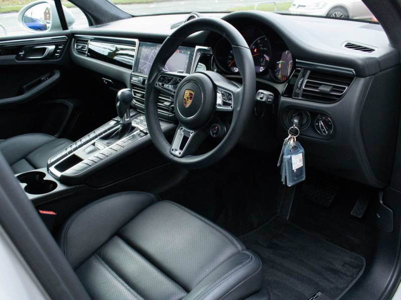 Porsche Macan   Registered:2021(21)