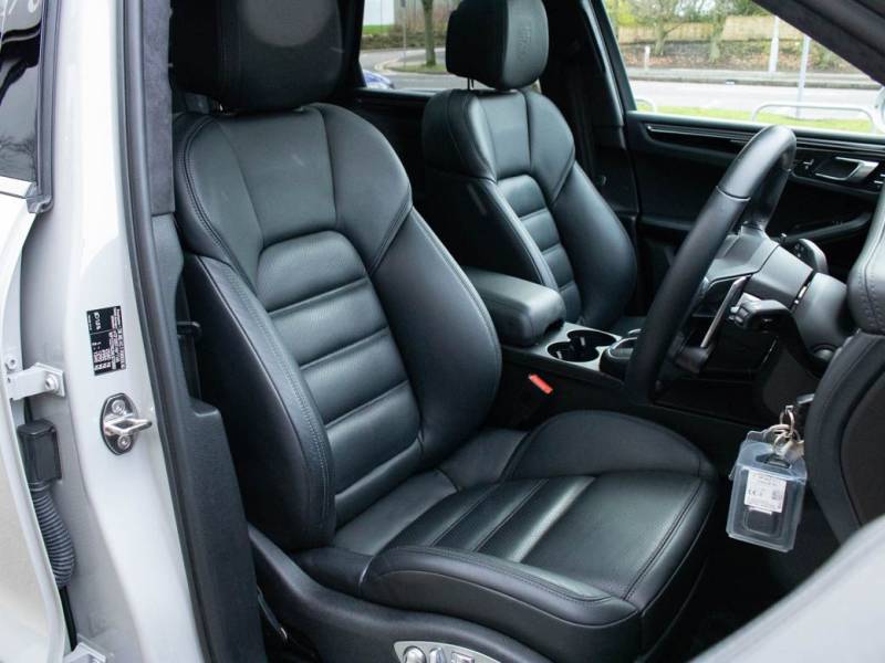 Porsche Macan   Registered:2021(21)