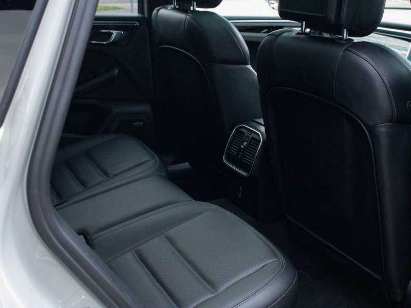 Porsche Macan   Registered:2021(21)