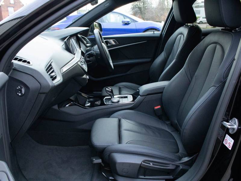 BMW 1 Series   Registered:2022(22)