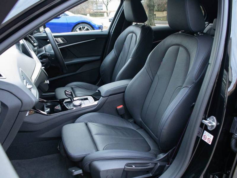 BMW 1 Series   Registered:2022(22)