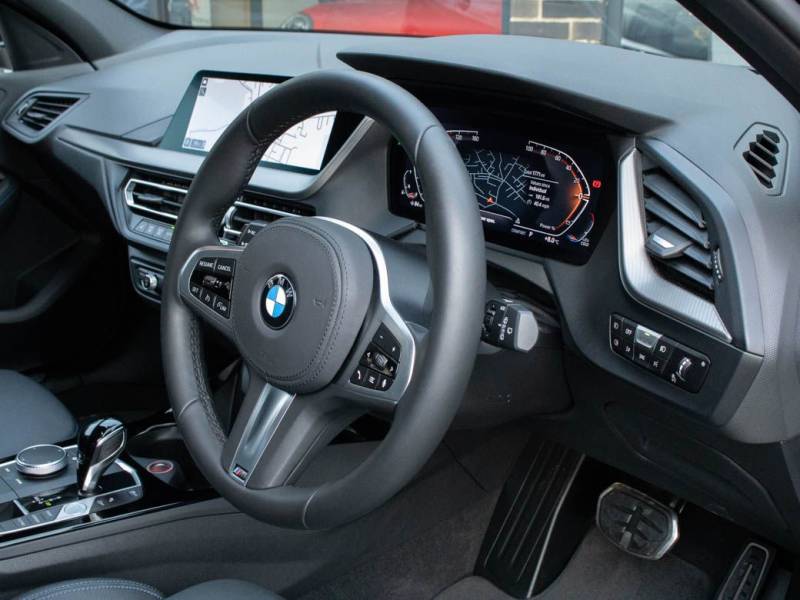 BMW 1 Series   Registered:2022(22)