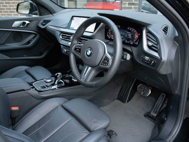 BMW 1 Series   Registered:2022(22)