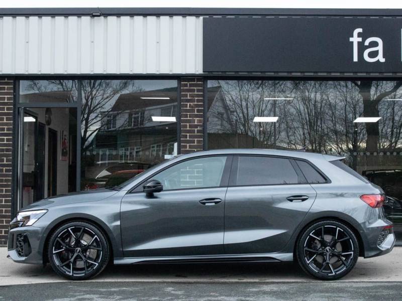 Audi RS3   Registered:2023(23)