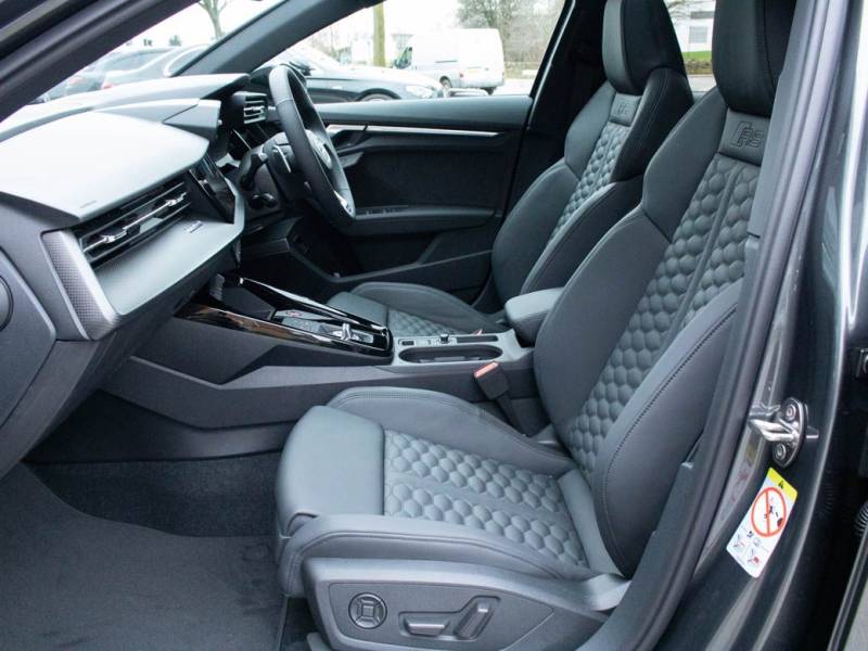 Audi RS3   Registered:2023(23)