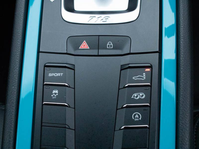 Porsche Cayman   Registered:2020