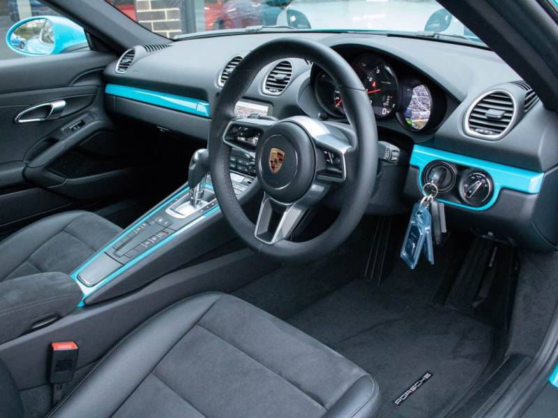 Porsche Cayman   Registered:2020