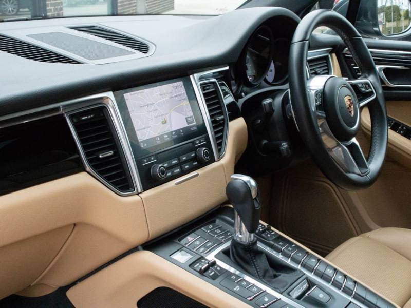 Porsche Macan   Registered:2016(16)