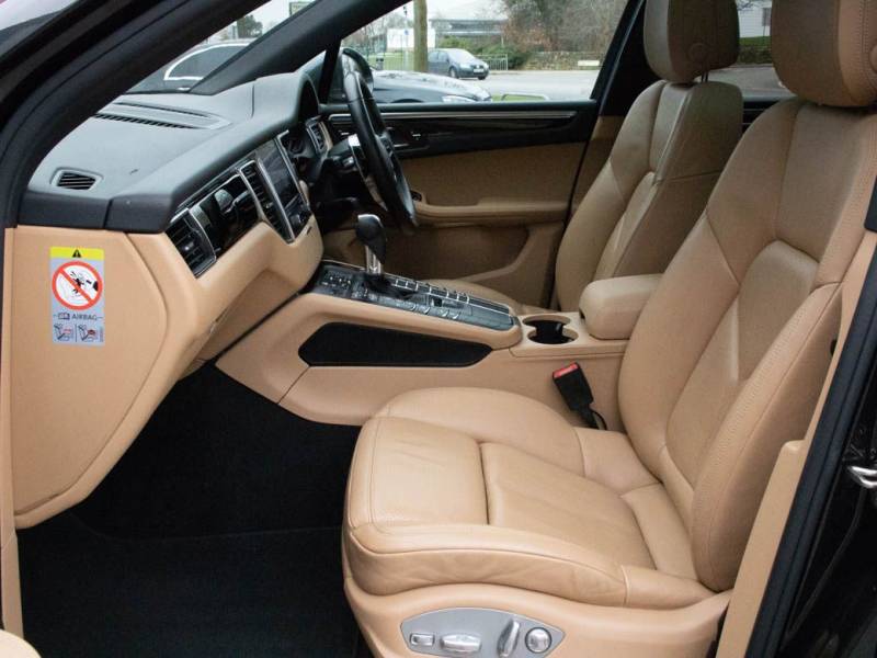 Porsche Macan   Registered:2016(16)