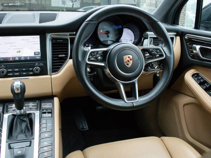 Porsche Macan   Registered:2016(16)