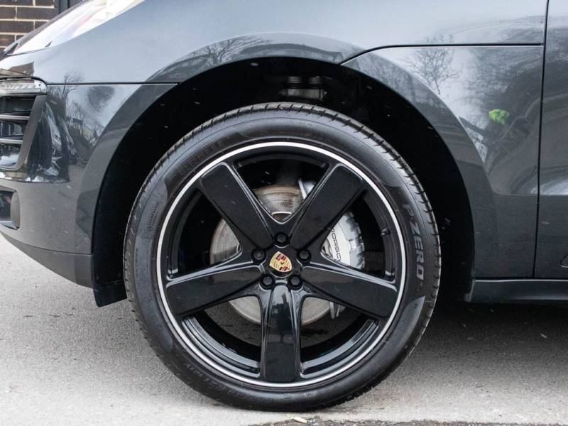 Porsche Macan   Registered:2016(16)