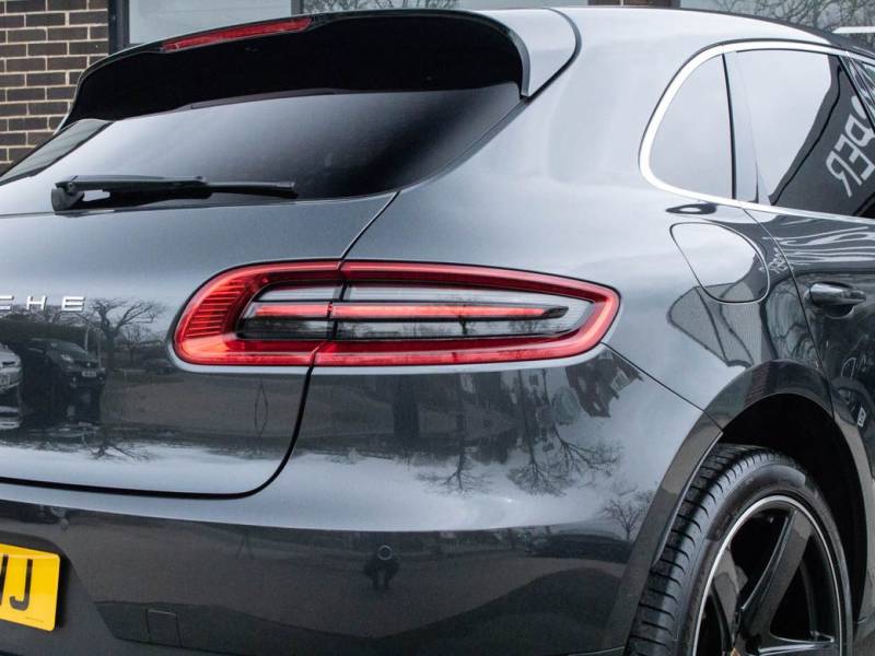 Porsche Macan   Registered:2016(16)