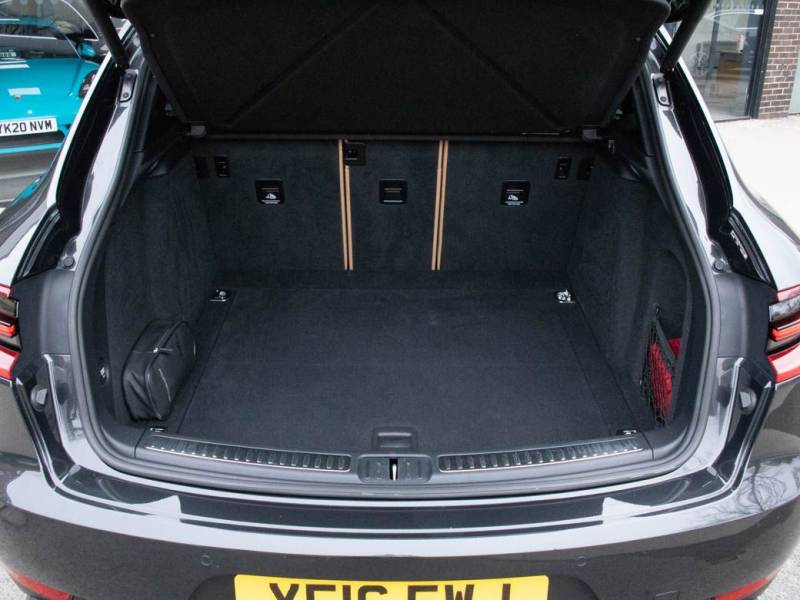 Porsche Macan   Registered:2016(16)